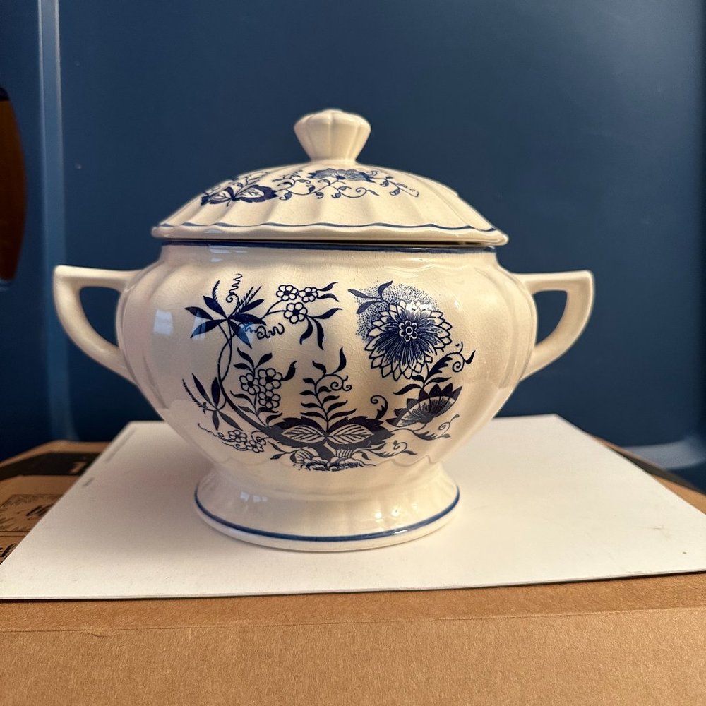 VINTAGE BLUE ONION ARNART TUREEN WITH LID